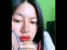 ไลฟ์สด น้องเงี่ยนไม่ไหวเเล้วเอาดิ้วโด้เเหย่หีตัวเองจนน้ำเงี่ยนไหลออกมาเลย ผัวก็ไม่ยอมมาเย็ดก็เอาดิวโด้ยัดเข้าไปในหีเเม่งเลย