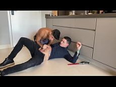 เป้าตุง เห็นแล้วน้ำเดินหนักมาก เกย์หนุ่มหล่อ ทนไม่ไหวจับช่างนิติ คอนโด ดูดควย ช่างรู้งาน คงเงี่ยนเจ้าโลก อยากปลดปล่อย ให้โม็คควย แล้วจับซอยประตูหลัง เย็ดเล่นท่าอย่างเมามันส์18+